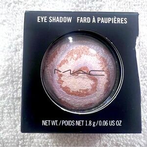 MAC Cosmetics Eye Shadow “Invincible Light”
